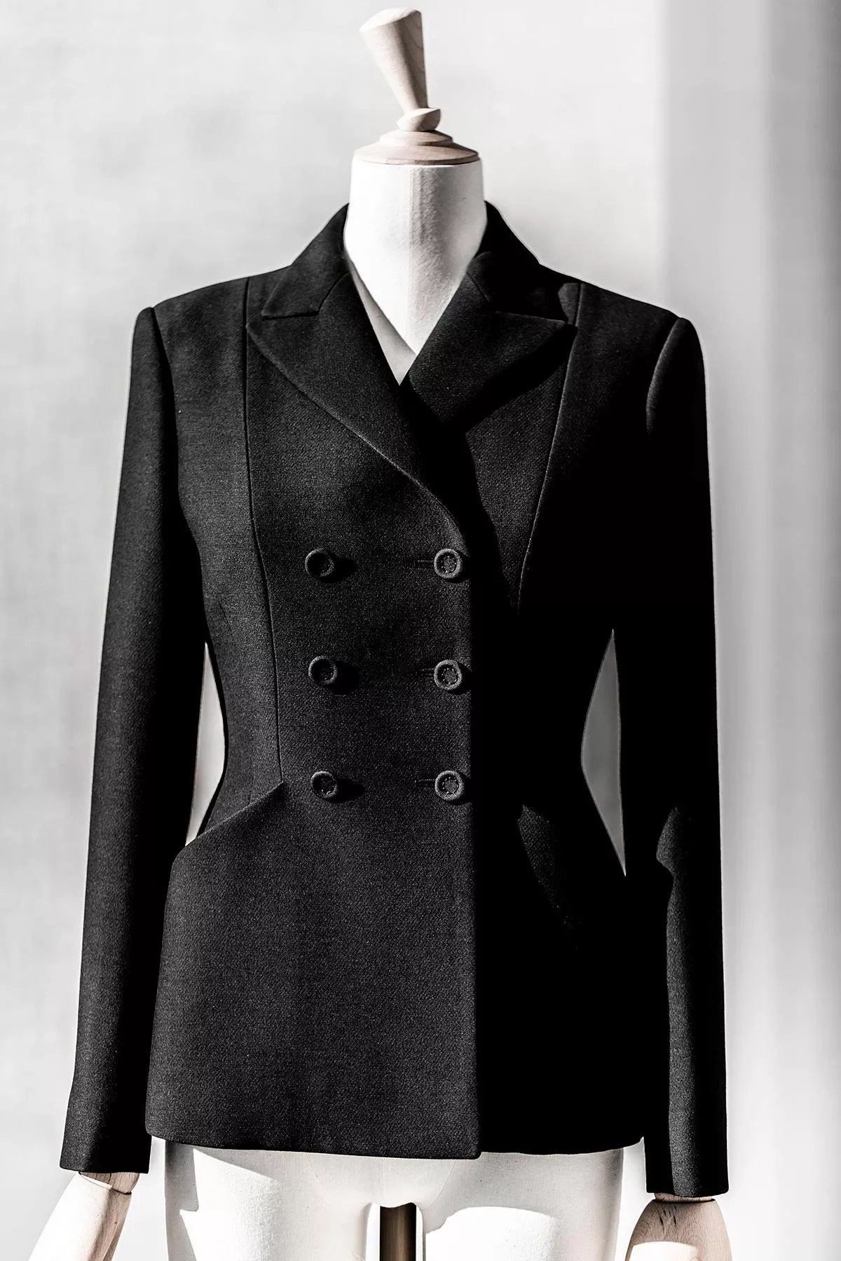 Dior تحتفل بمرور 73 عاماً على ابتكار The Bar Jacket الأيقونية
