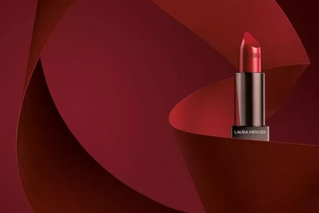 لورا مرسييه تُطلق مجموعة أحمر الشفاه Rouge Essentiel Silky Crème Lipstick