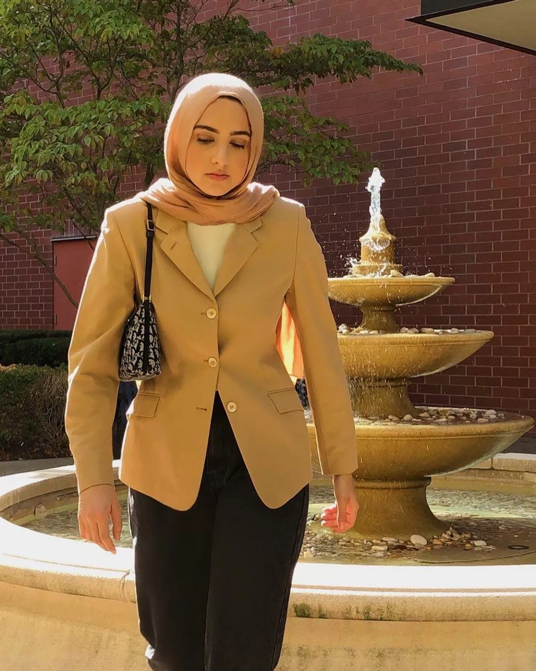للمرأة المحجبه: أجمل طرق لارتداء البليزر في خريف 2020