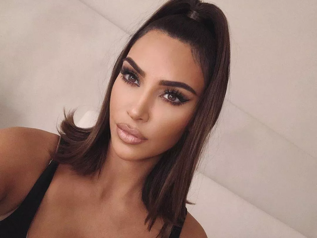 أسرار جمال Kim Kardashian: أكثر من 20 خطوة تتّبعها للعناية ببشرتها وشعرها ولتطبيق المكياج