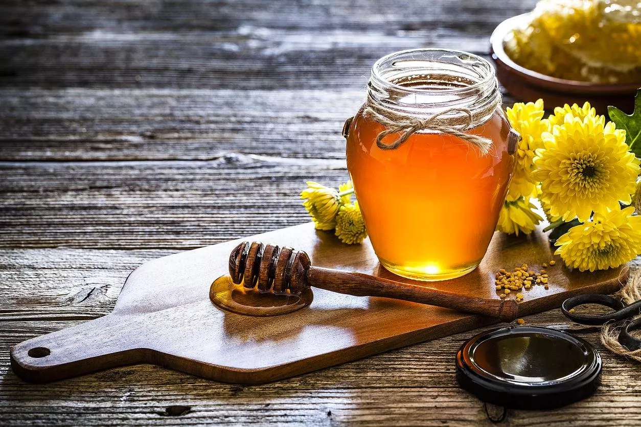 فوائد العسل للوجه وللتخلص من آثار الندبات المزعجة