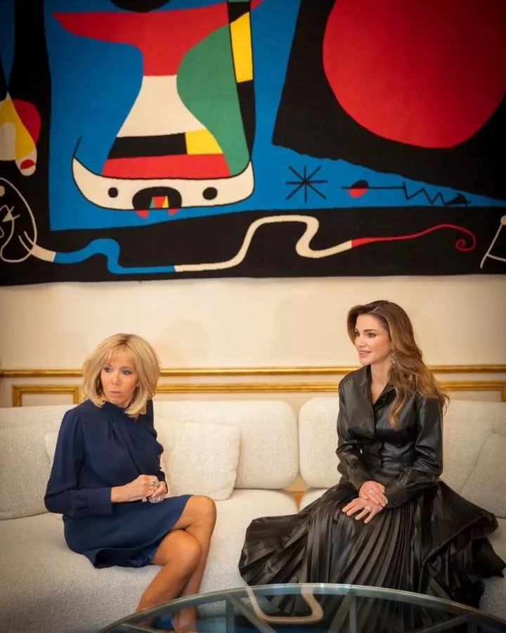 إطلالة الملكة رانيا في باريس جسّدت معنى الأناقة والرقي بإمتياز!