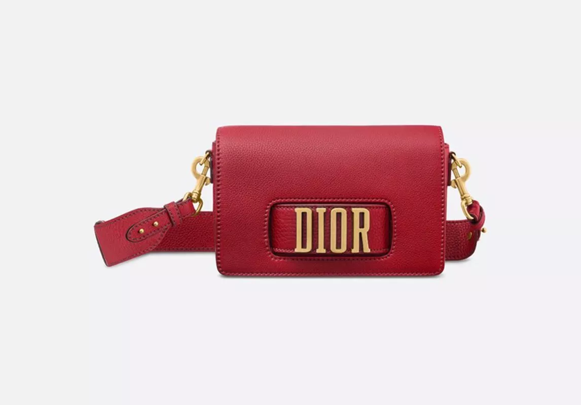أفضل 6 حقائب أيقونية من Dior طبعت عالم الموضة