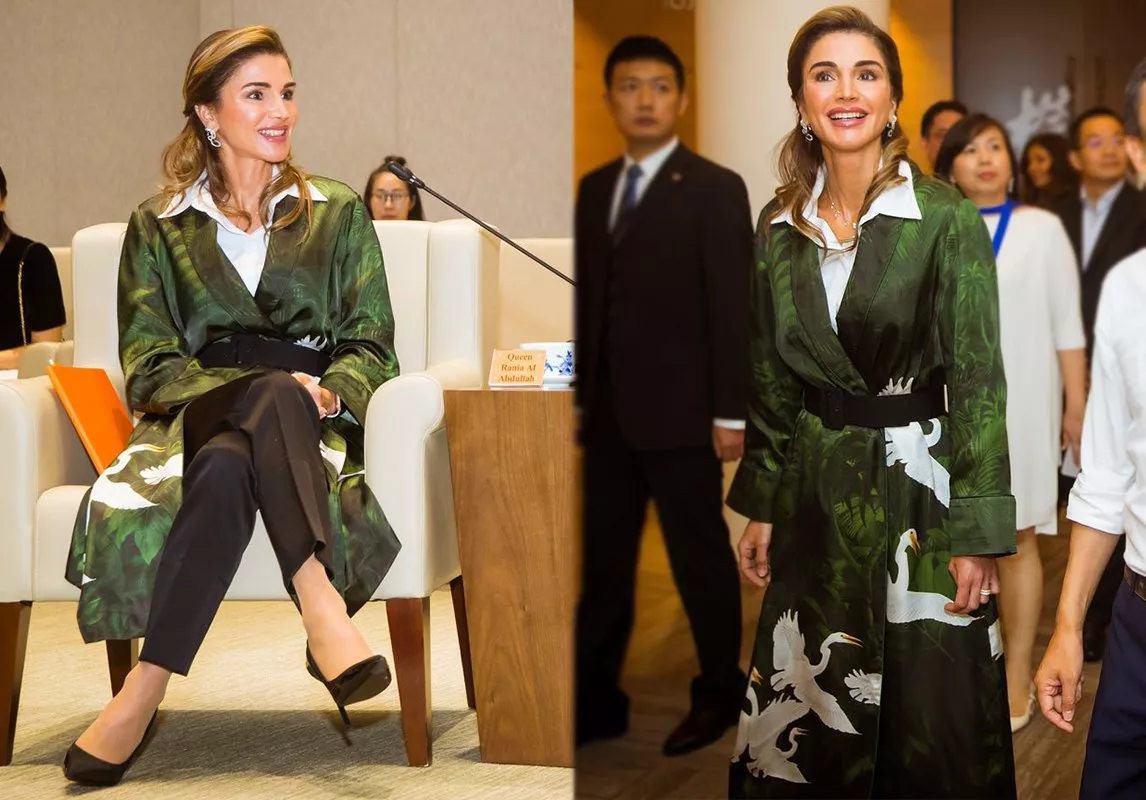 الملكة رانيا في الصين: خياراتها في الأزياء صائبة ولا يمكن أن تمرّ مرور الكرام