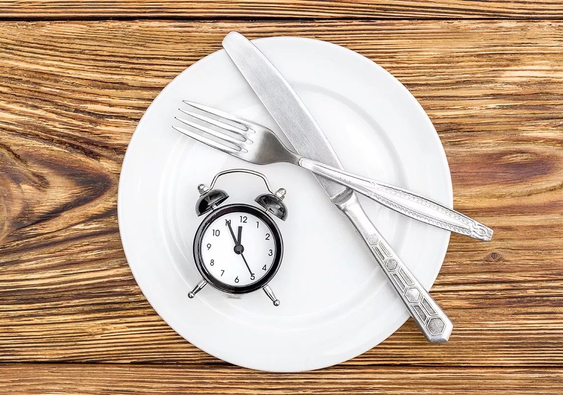 6 أمور غير متوقّعة تحدث لجسمكِ عندما تتخطّين وجبة رئيسية