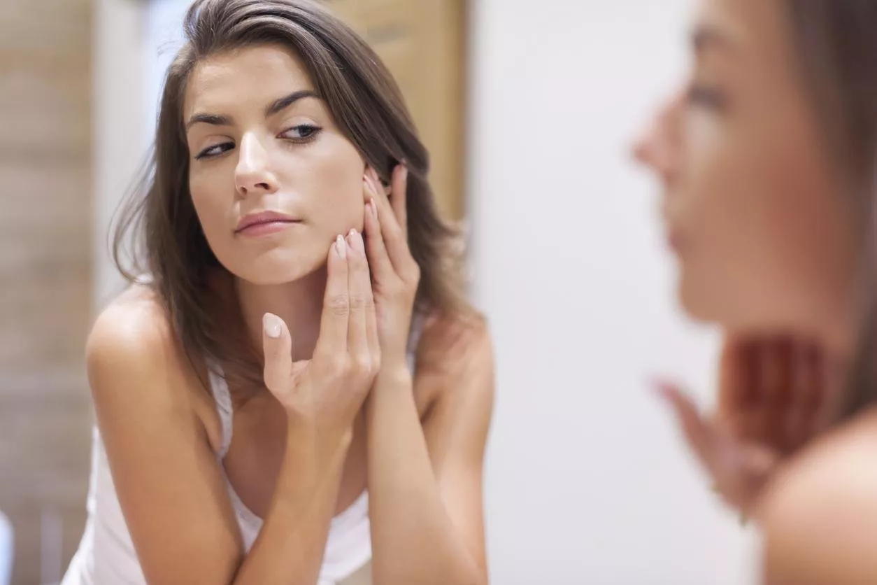 طرق ازالة شعر الوجه الزائد بنفسكِ، أثناء الحجر المنزلي للوقاية من فيروس كورونا
