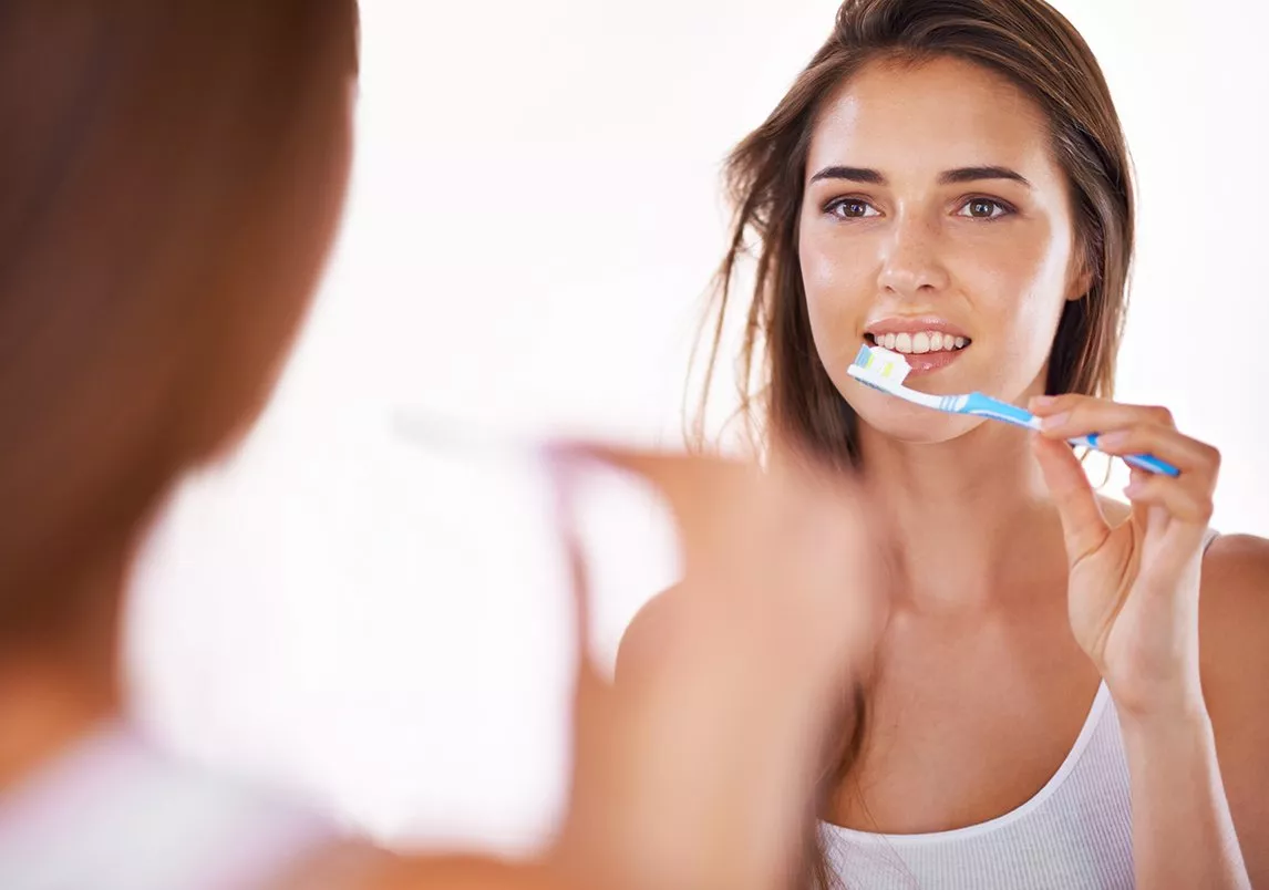 أيّ فرشاة أسنان هي الأنسب لكِ وكيف تختارينها؟