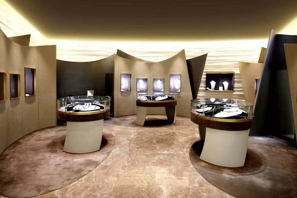 Versace للمجوهرات الرفيعة تكشف عن مفهوم جديد لمتاجرها في السعودية