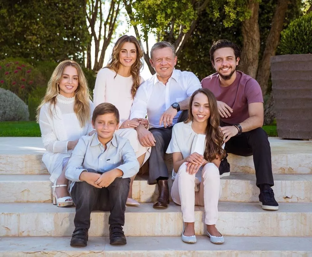 حركة واحدة تقوم بها الملكة رانيا مع زوجها تكشف الكثير عن علاقتهما