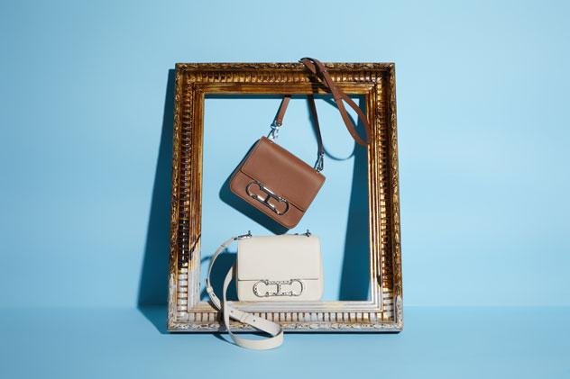 Carolina Herrera - مجموعة حقائب Initials Insignia
