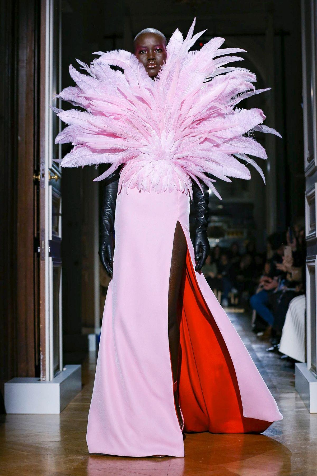 مجموعة فالنتيتو للخياطة الراقية لربيع 2020 أسبوع الموضة الباريسي تصاميم نسائية أزياء نسائية