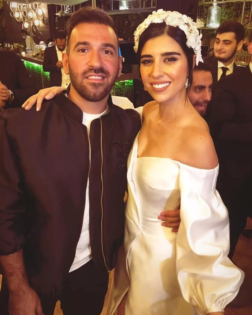 بالصور، زينة مكي تطلّ بلوك ناعم وجميل في حفل زفافها