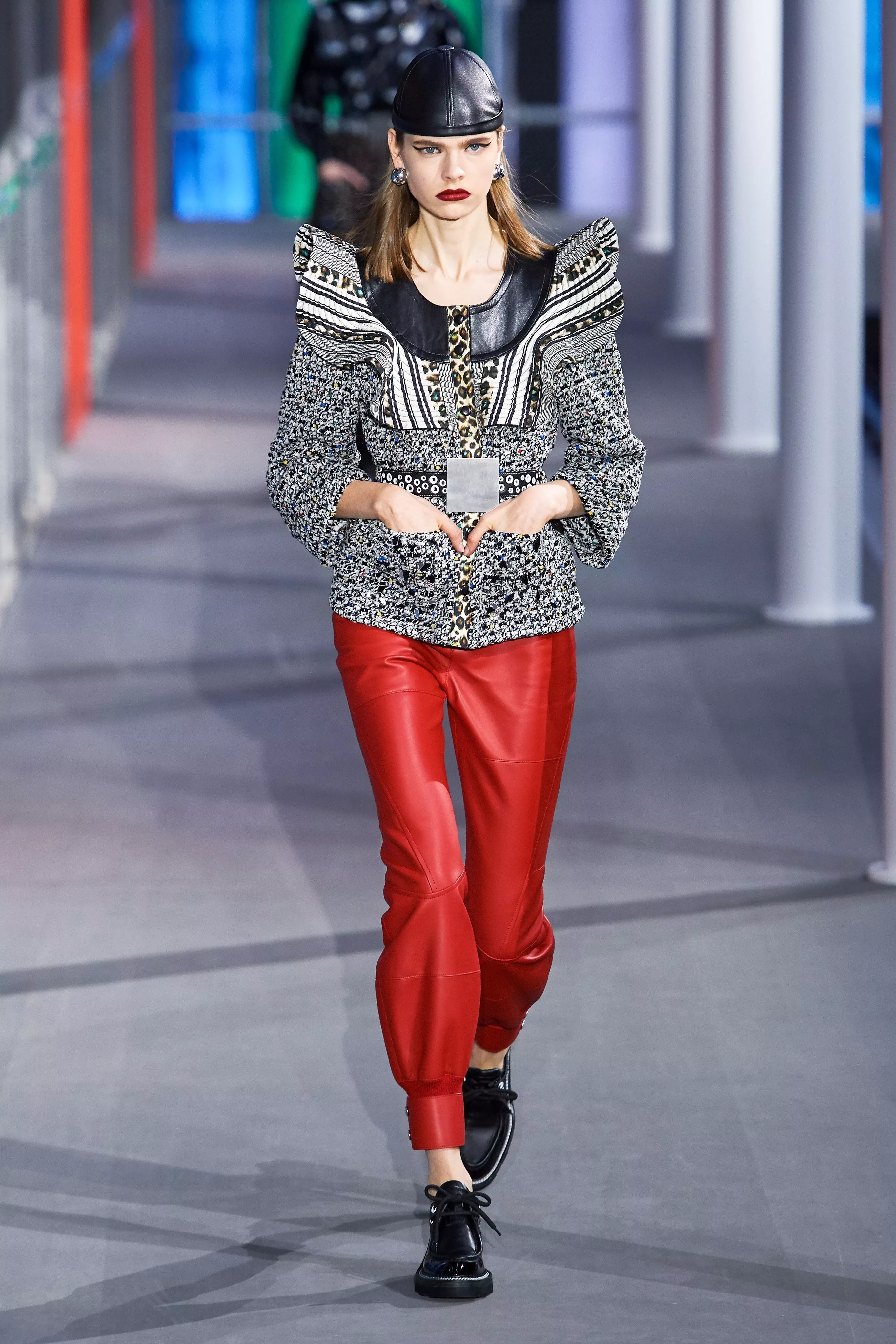 مجموعة Louis Vuitton للأزياء الجاهزة لخريف 2019: تصاميم بلمسة ثمانينيّة جمعت بين الماضي والحاضر