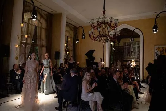 عرض Elie Saab  للأزياء الراقية  في قصر الصنوبر بحضور السفير Bruno Foucher