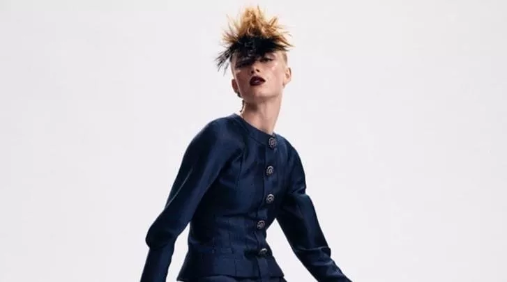مجموعة Chanel للخياطة الراقية لخريف 2020: تصاميم تجمع بين أسلوب الروك والرومانسية