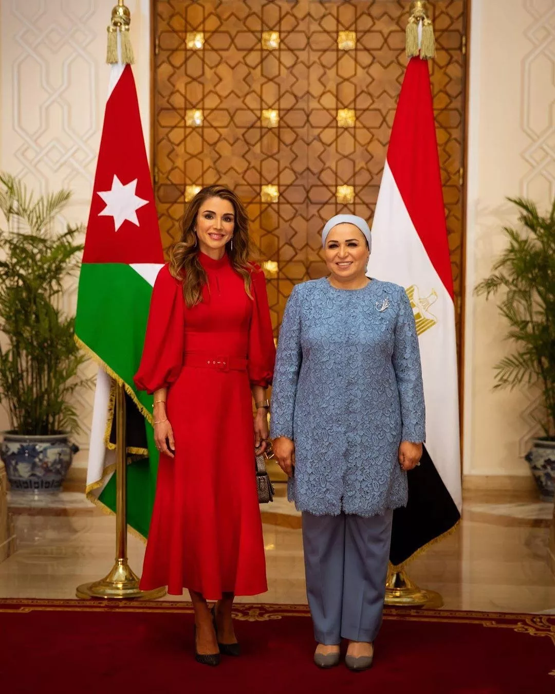 الملكة رانيا في 3 إطلالات مختلفة هذا الأسبوع... أنيقة وراقية كالعادة!