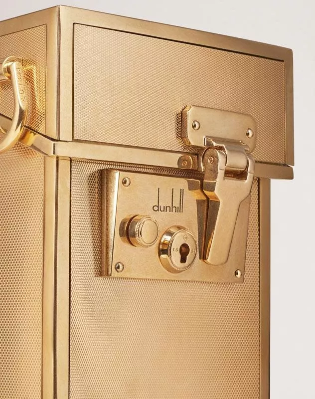 Dunhill تطلق تصميمها الجديد من حقيبة القفل
