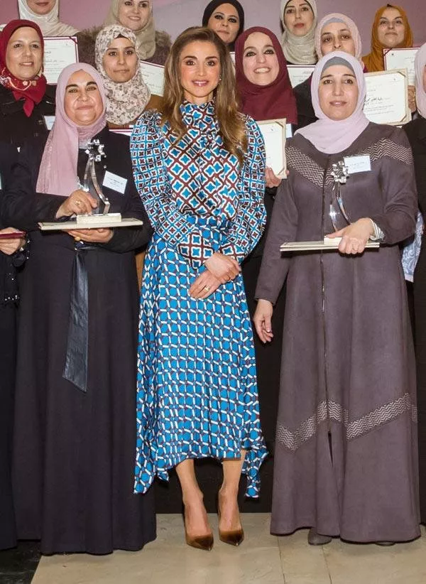 الملكة رانيا تختار تصميم أنيق في عمان، لا يتعدّى سعره الـ100 دولار