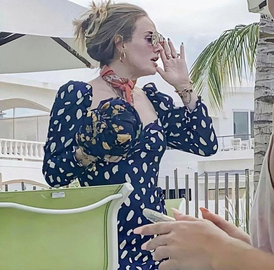 Adele تفاجئ الجميع بنحافتها البارزة في صورها الأخيرة في جزر الكاريبي