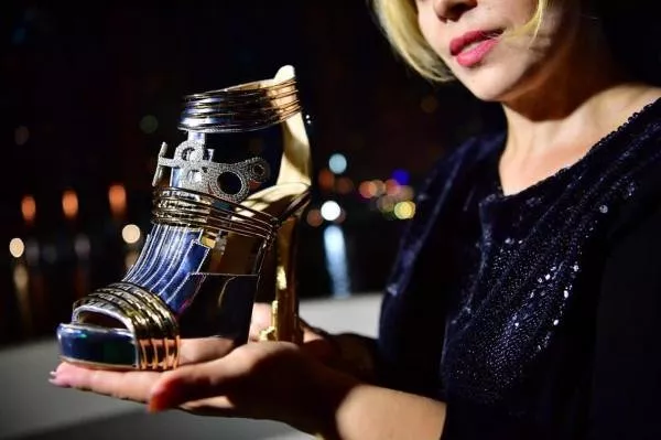 صور أغلى حذاء في العالم: ثمنه أكثر من 19 مليون دولار وأعلن عنه في دبي مارينا