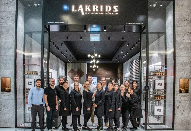 علامة لاكريدز تكشف النقاب عن متجرها الأول في دبي مول
