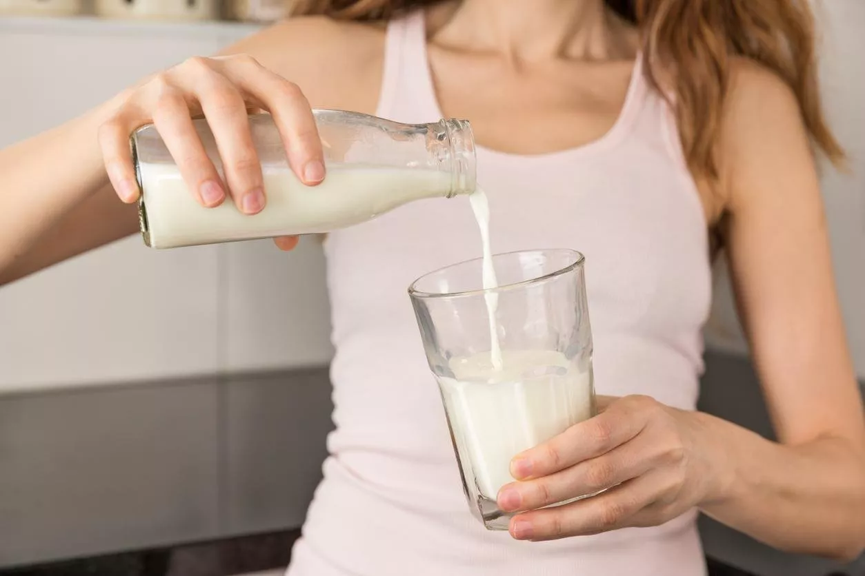 5 فوائد يقدّمها الحليب العضوي لجسمكِ إذا تناولته يومياً