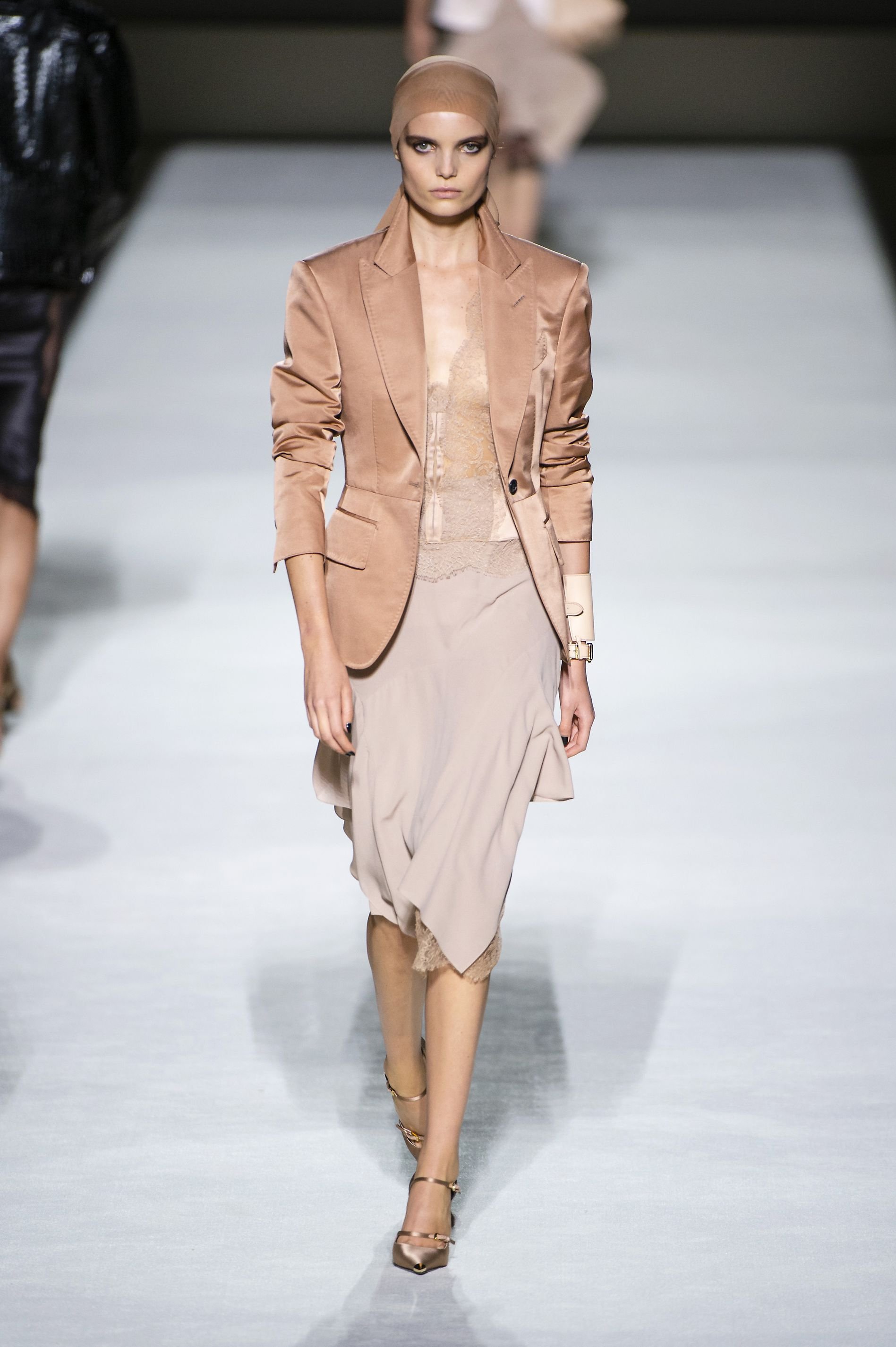 الوان حيادية تدرجات صيحة ربيع 2019 tom ford توم فورد