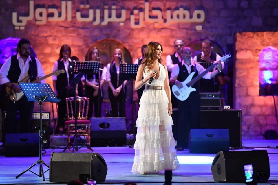 فستان طلة نانسي عجرم تونس