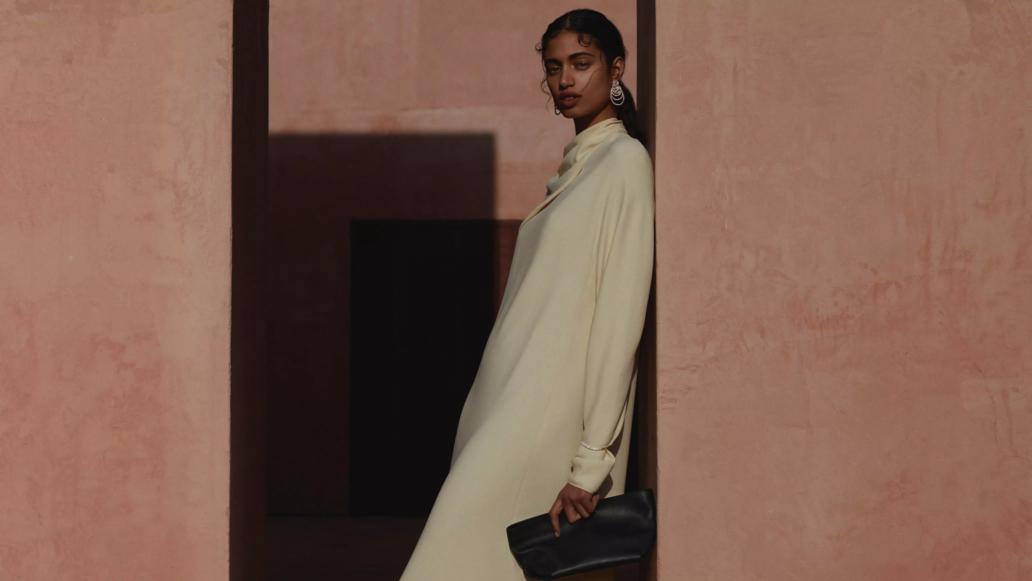 موقع Net-A-Porter يطرح تشكيلة من الأزياء المحافظة قبل حلول شهر رمضان 2020