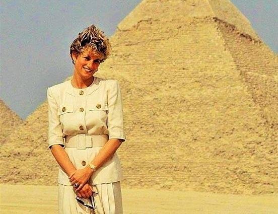 الاميرة ديانا في زيارة إلى أهرام مصر