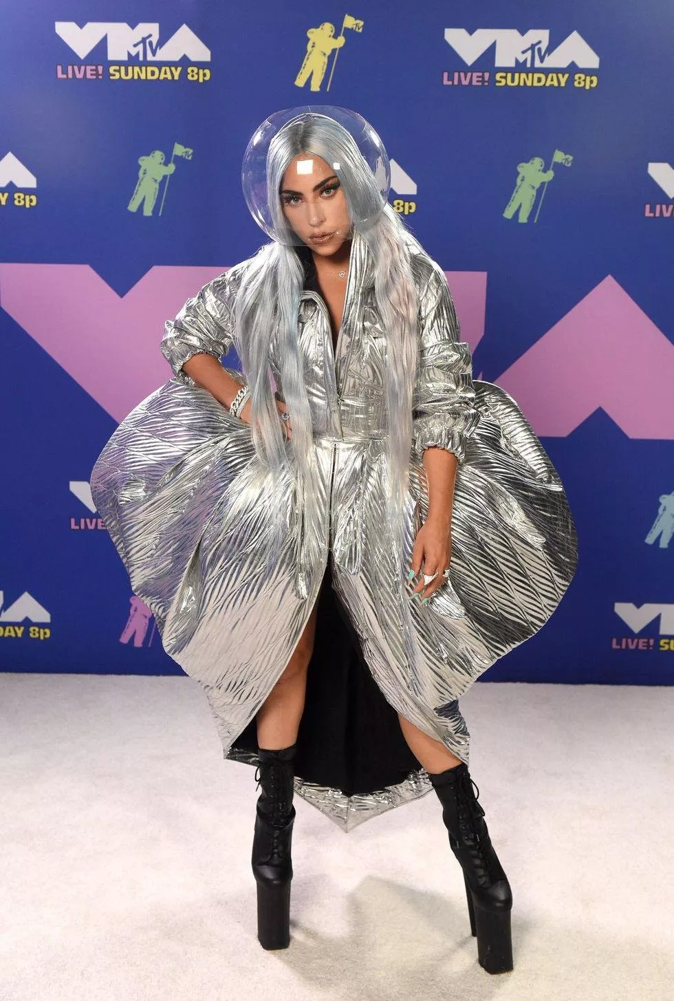 أبرز إطلالات النجمات في حفل MTV VMAs 2020