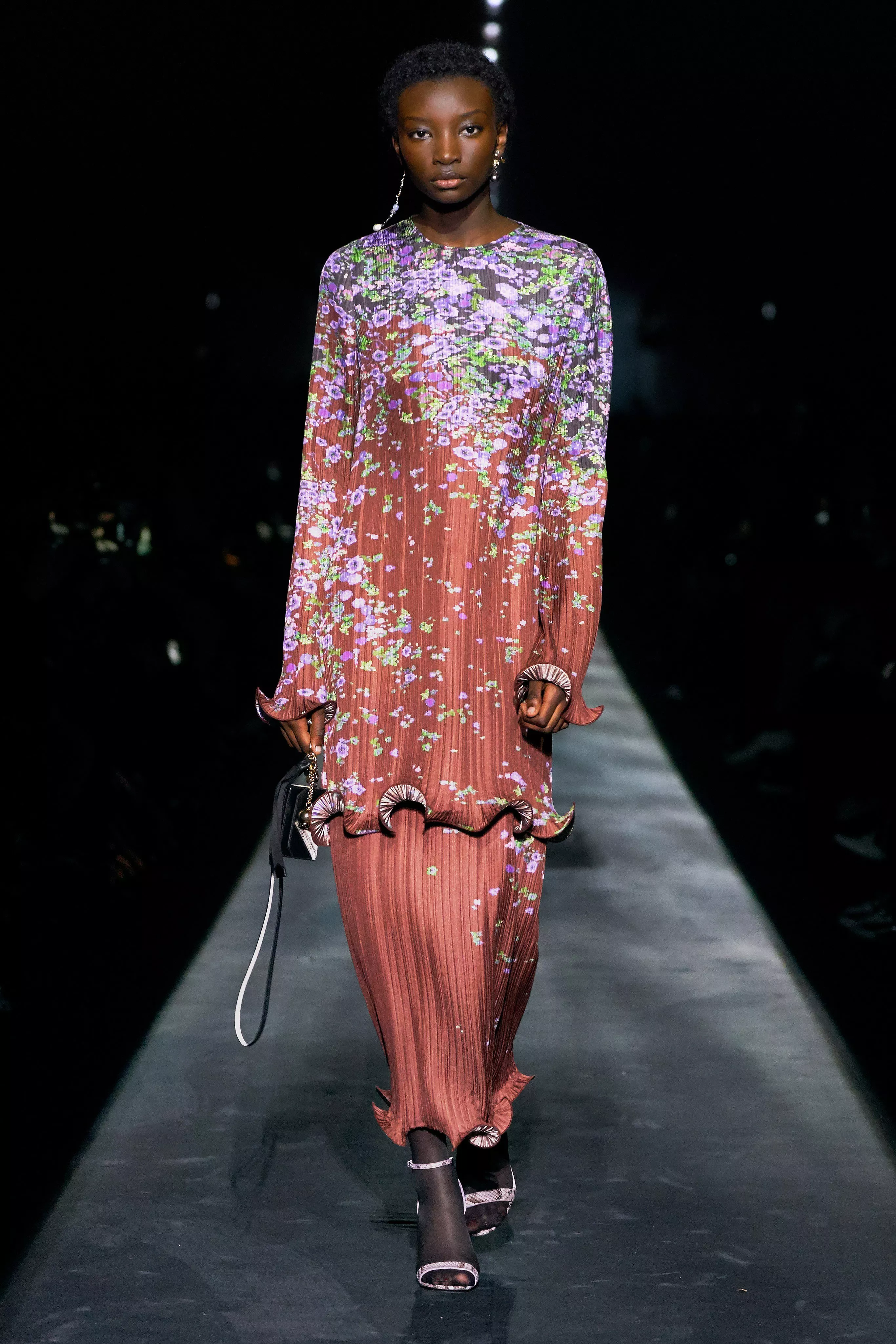 مجموعة Givenchy للأزياء الجاهزة لخريف 2019: تصاميم مستوحاة من الثقافة البريطانية ومن حكايا الحب القديمة