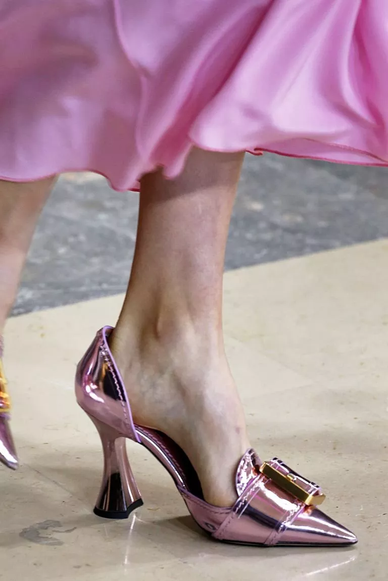 أجمل، أغرب، وأكثر الأحذية ابتكاراً من أسابيع الموضة لربيع 2019