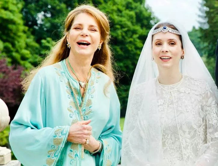 حفل زفاف الأميرة راية بنت الحسين في بريطانيا: إطلالة ملوكية مطعّمة بالرقي