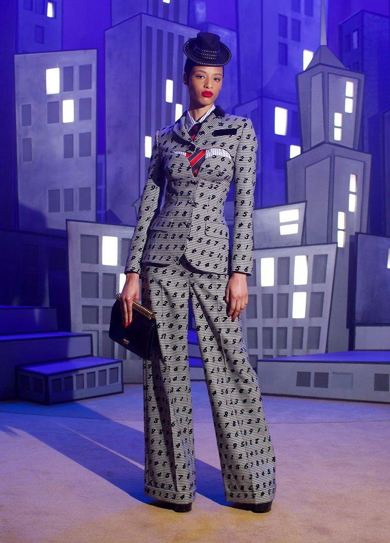 Moschino موسكينو البدلات آخر موضة أسبوع الموضة في ميلانو لخريف وشتاء 2021-2022  Suits Trend Milan Fashion Week  