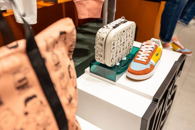 متجر Lacoste في دبي مول - تجربة Le Club Evolution للبيع بالتجزئة