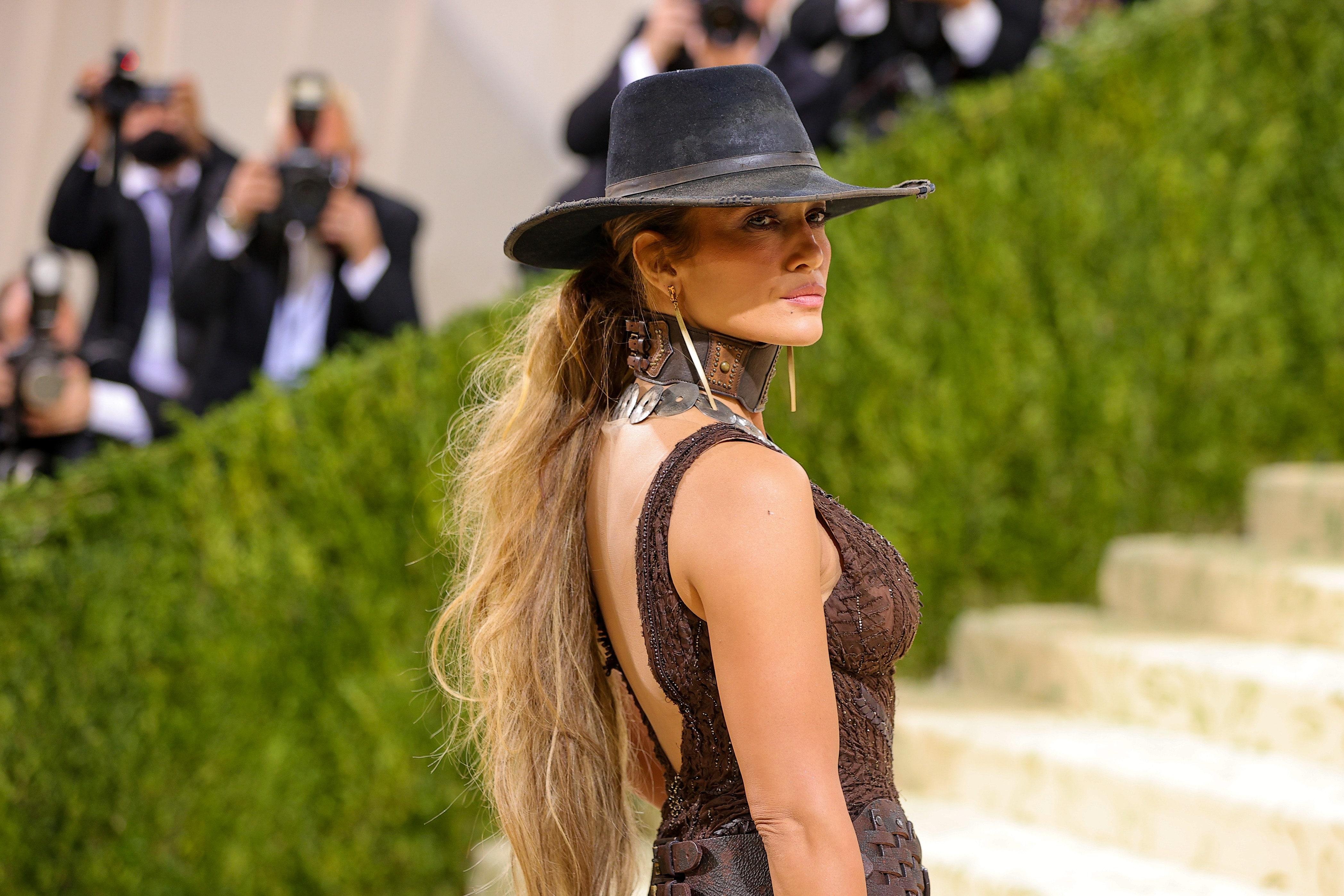 Jennifer Lopez  تسريحة ذيل الحصان تسريحات شعر ذيل الحصان البوني تيل بوني تيل تسريحة ذيل الحصان شعر مرفوع 