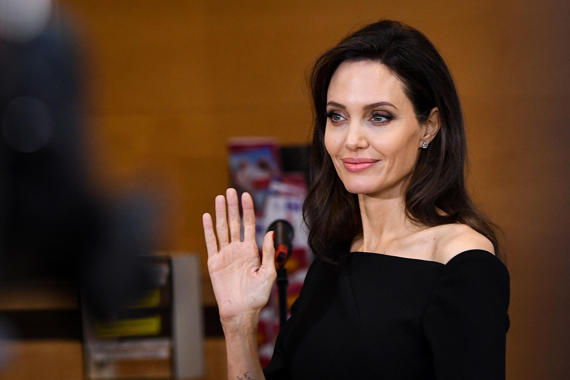 انجلينا جولي انستقرام angelina jolie