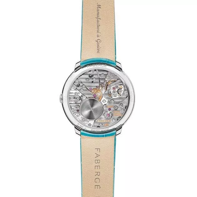 دار Fabergé تكشف عن إصدارَين محدودَين من ساعة Compliquée Peacock الملوّنة يدوياً