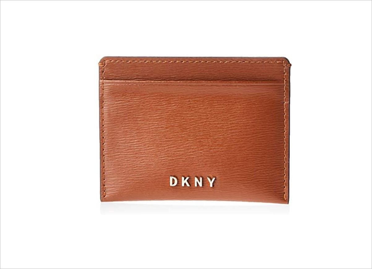 كارد هولدر من DKNY كسسوارات- اكسسوار- موضة- صيحة- صيف 2021- فصل الصيف - كورونا- Card Holder