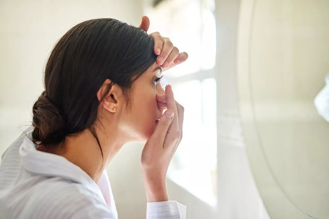 7 معلومات عليكِ معرفتها عن العدسات اللاصقة... اكتشفيها للحفاظ على صحة عينيكِ!