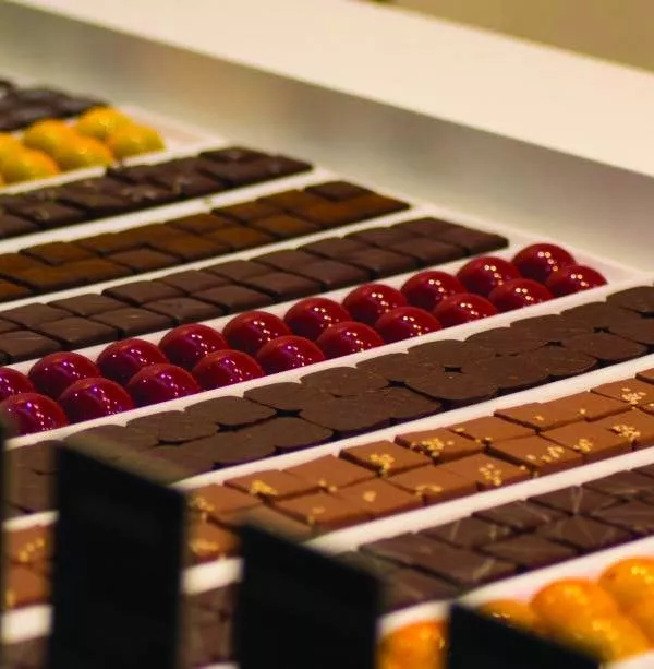 لكل مهووسة بالشوكولا، دليل كامل لأجود أنواعه وأبرز صنّاعه حول العالم
