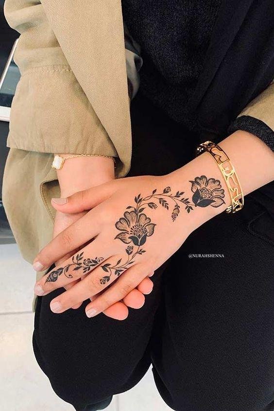 نقش حناء ناعم وخفيف 