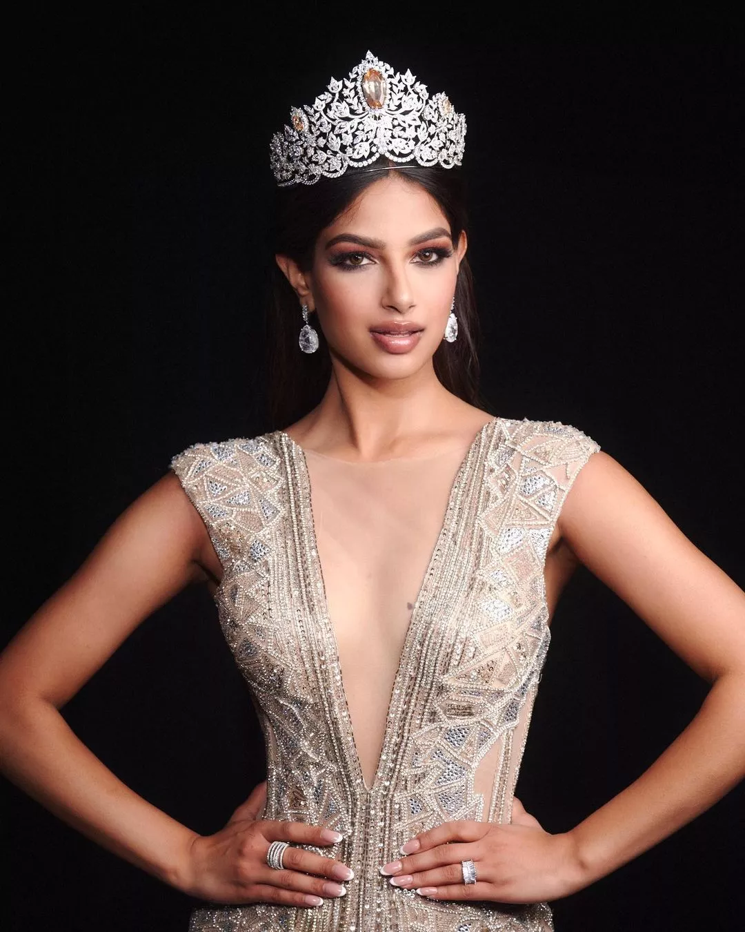 Harnaaz Sandhu من الهند تحصد لقب ملكة جمال الكون 2021