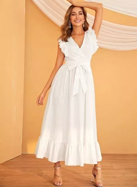الفساتين البيضاء الكاجوال، صيحة مريحة لا مفرّ منها في ربيع 2021