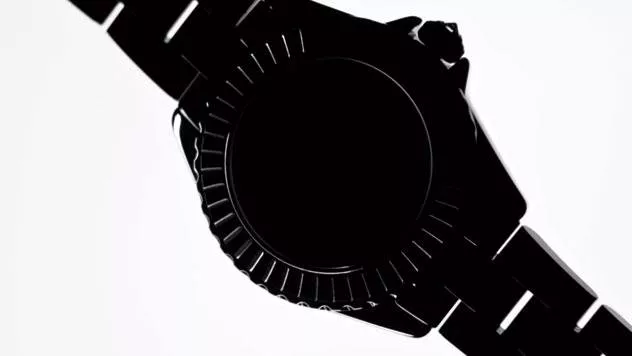 شانيل تطلق ساعة J12 Caliber 12.2 Edition 1