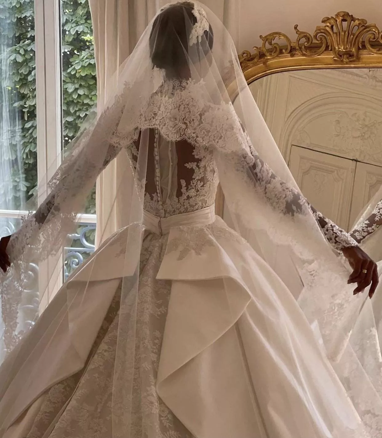 فستان زفاف العارضة الأميركية Jasmine Tookes من زهير مراد: ساحر، فخم  وأنثوي