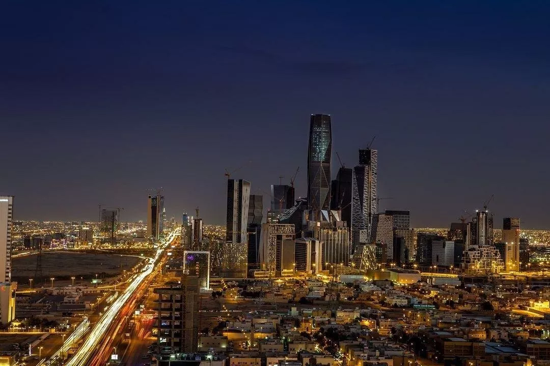 السعودية تعيد فتح حدودها مع الإمارات، بعدما علّقت قرار السفر إليها بسبب كورونا