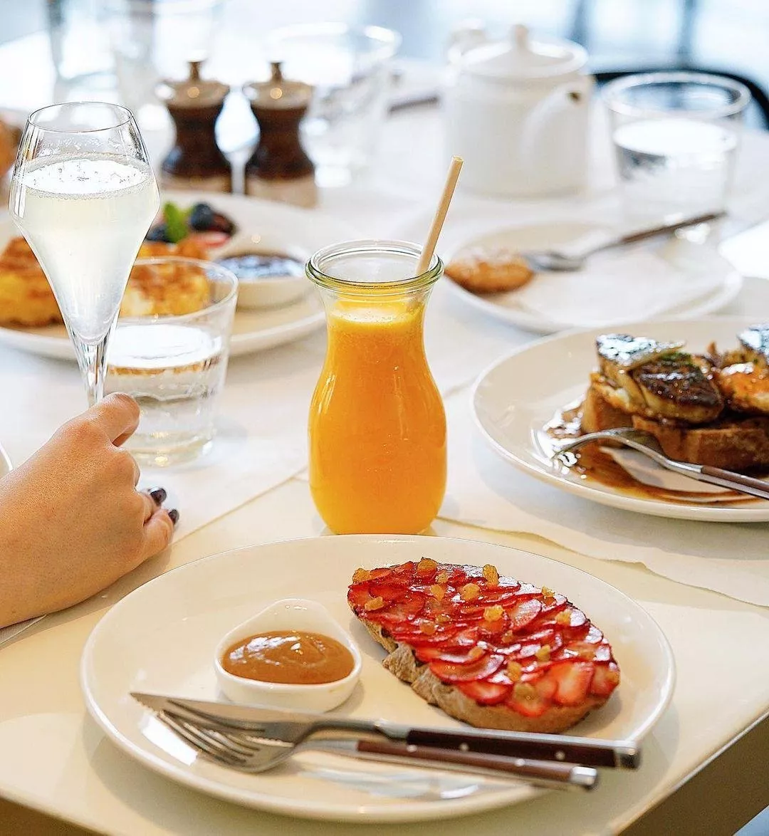 أفضل 12 مطعم في دبي لتناول الفطور، عليكِ زيارتها في أقرب وقت