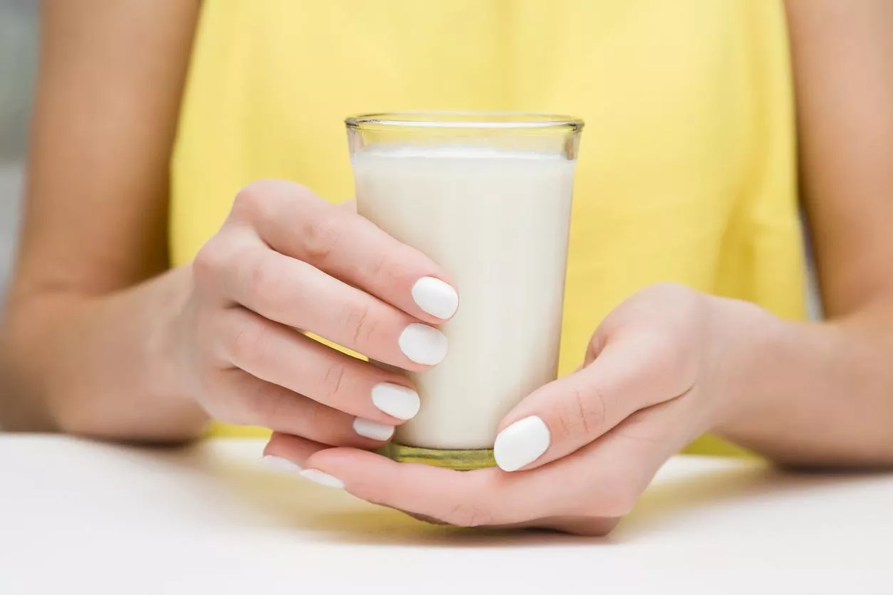 كلّ الأجوبة عن أسئلتكِ حول تأثير الحليب ومشتقاته على البشرة